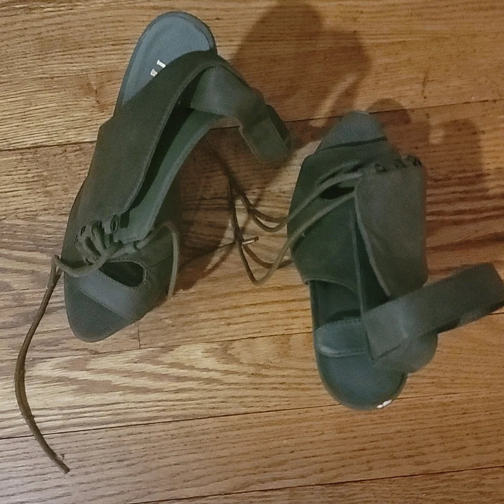 Sandals - Picture 3 of 3